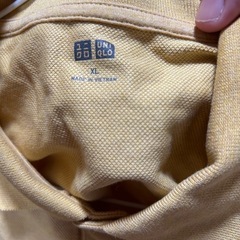 【古着】UNIQLO クッキー色　ポロシャツ XL ※一部シミありの画像