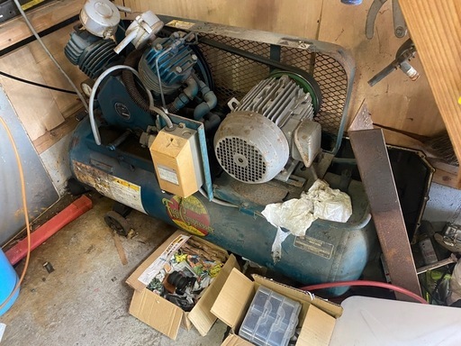 エアーコンプレッサー　200V