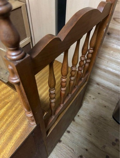 海外アンティーク家具　椅子とテーブル