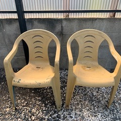 屋外用椅子、テーブルです
の画像