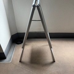 【ほぼ新品】 イーゼル 看板　ボード A2 両面 自立 カバー付き 箱付きの画像