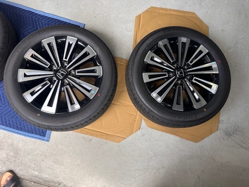 ステップワゴン　プレミアムライン　新車外し純正ホイールバリ山 タイヤ付き　