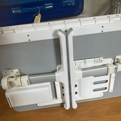 折りたたみ式テーブルの画像