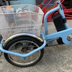 電動アシスト三輪車の画像