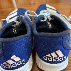 adidasシューズの画像