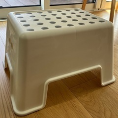 最終値下げ！IKEA 子供ステップスツールの画像
