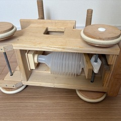 木でできた汽車のおもちゃの画像