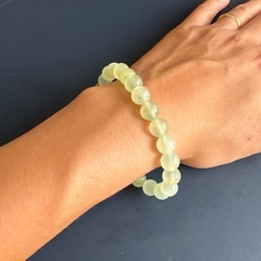 淡い黄色の天然石ブレスレットの画像