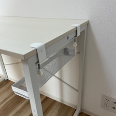 仕事用デスクの画像