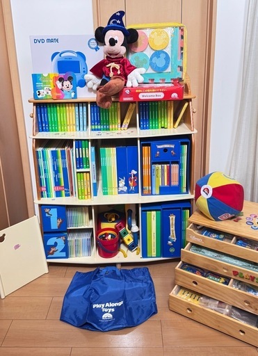 World Family「Disney’s World of English（DWE）」DVD版／2016年購入／フルセット（棚付き）  ✨交野市の自宅付近まで取りに来てくださる方限定✨