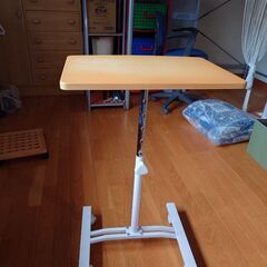 パソコンテーブル　ユーズド　少し色あせしていますの画像