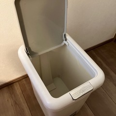ゴミ箱の画像