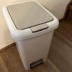 ゴミ箱の画像