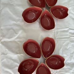 並べて楽しい桜小鉢の画像