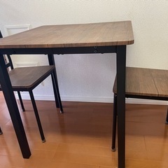 2人用ダイニングテーブルセットの画像