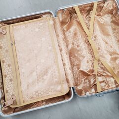 スーツケース（シルバー）の画像