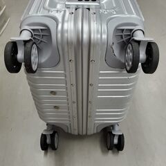 スーツケース（シルバー）の画像