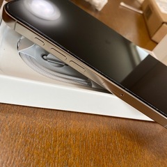 iPhone16pro 256GB ナチュラルチタニウムの画像