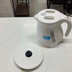 2509-319 ティファール電気ケトル1ℓホワイト 通電確認済み 年式不明　キズ汚れありの画像