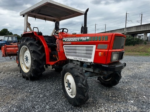 クボタL3202DT-Mディーゼル32馬力4WD自動、手動水平、状態良好埼玉県