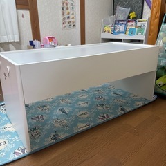 IKEAおもちゃテーブルの画像
