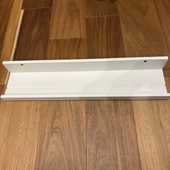 IKEA モッスランダ　アート飾り棚の画像