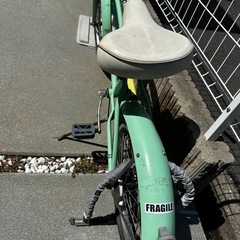  タイヤの空気ないです！クルーザータイプ の自転車の画像
