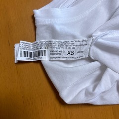 stradivarius XSサイズ　Tシャツ　ピンク花柄の画像