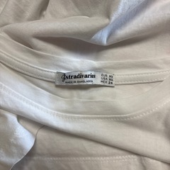 stradivarius XSサイズ　Tシャツ　ピンク花柄の画像
