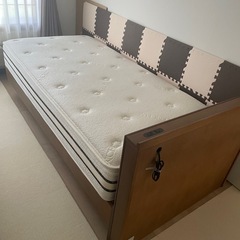 ① シングルベッド　マットレス付の画像
