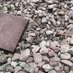 商談中　レンガ260個　防犯防草砂利　差し上げますの画像