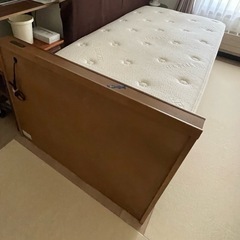 ② シングルベッド　マットレス付の画像