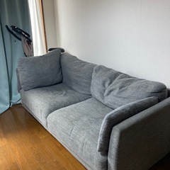 グレーソファ　の画像
