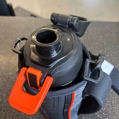 M2509-200 THERMOS 水筒 真空断熱 スポーツボトル 1.0L ワンタッチ オープン 未使用品　保管汚れ有りの画像