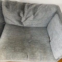 グレーのソファの画像