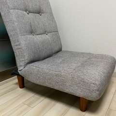 足つき座椅子 背もたれ角度調節可能の画像