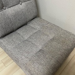 足つき座椅子 背もたれ角度調節可能の画像