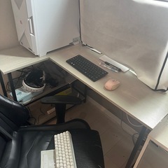 PCデスク　ゲーミングデスクの画像