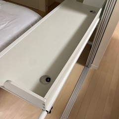 譲ります。WOWQ ベッドテーブル キャスター付きの画像