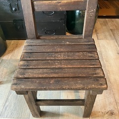 木製イスの画像