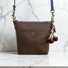 COACH コーチ バッグチャーム チェリー キーホルダー ストラップの画像