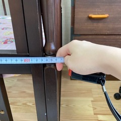 木製ベビーベッドの画像