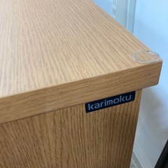 取りに来れる方限定！karimoku(カリモク)の引き出し付きデスクです！の画像