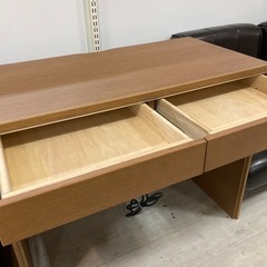 取りに来れる方限定！karimoku(カリモク)の引き出し付きデスクです！の画像