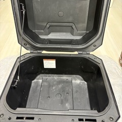 Vストローム250純正パニアケース3点セット（鍵2つﾘｱﾎﾞｯｸｽ台座付）の画像