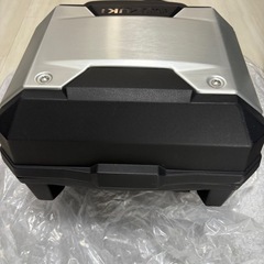 Vストローム250純正パニアケース3点セット（鍵2つﾘｱﾎﾞｯｸｽ台座付）の画像