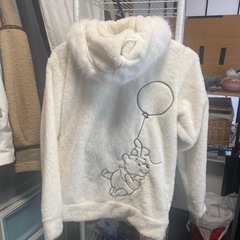 新品未使用 ディズニー プーさん白のモコモコパーカーの画像