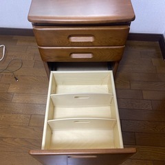 キャスター付きの棚の画像