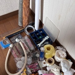 工具　ドライバー　針金　ねじ　くぎ　定規　電球　ボタン電池　充電池　ビニールひも　懐中電灯　障子紙　防虫ネット　網戸　よしず　軍手などの画像