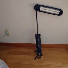 ユーズドの蛍光灯のスタンドですの画像